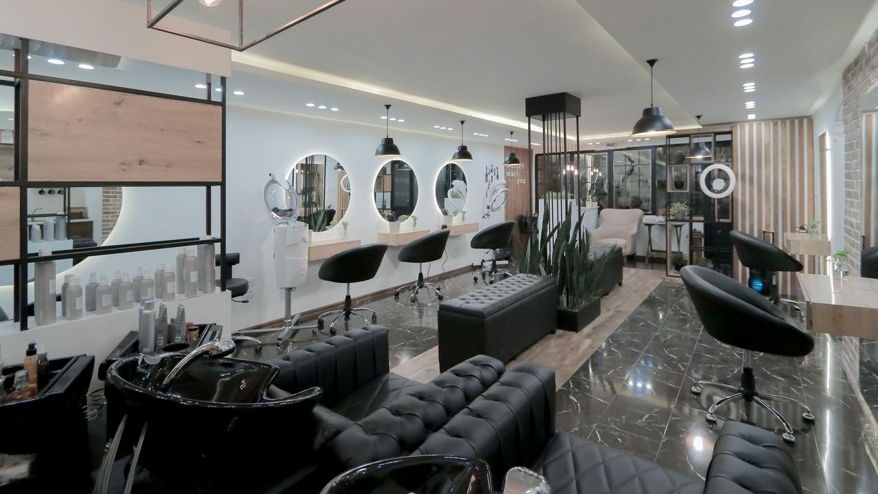 Finding the Right Loctician: A Comprehensive Guide